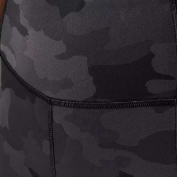 Lululemon Fast and Free 10” Camo Shorts Size 4 - Picture 2 of 8